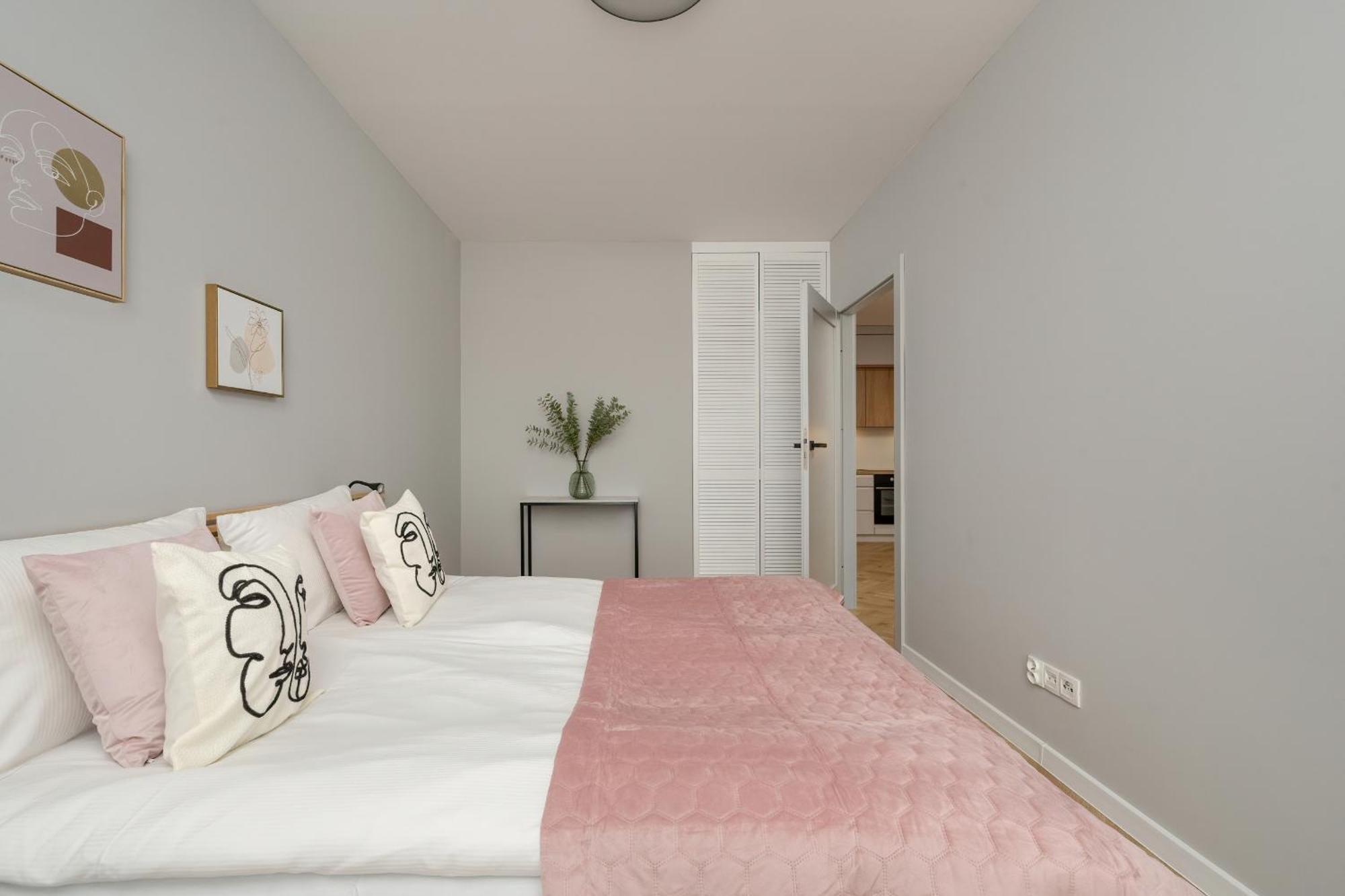 Michalczyka Stylish Apartment With Parking In The City Center Of Wroclaw By Noclegi Renters エクステリア 写真